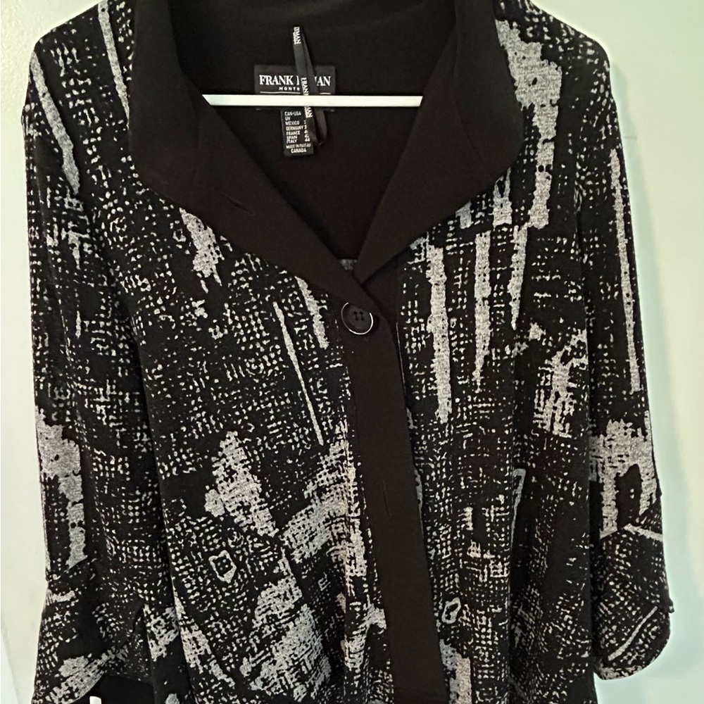 Frank Lyman Design Black and White Patterned Blouse